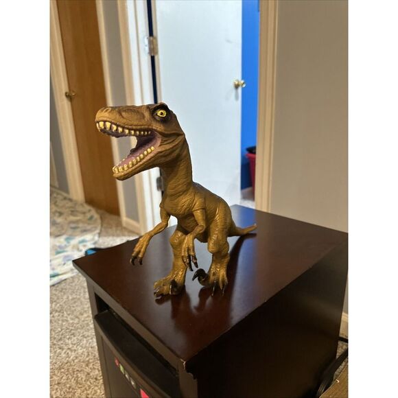 Toys-r-Us Animal Planet‎ Velociraptor Raptor Figure 19 Inch - Picture 1 of 1